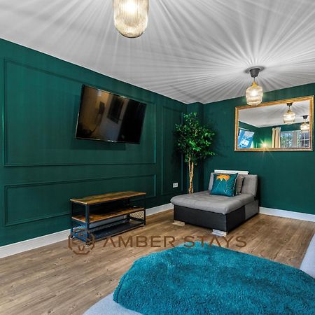 Spacious 5 Bed House In Reading By Amber Stays, Perfect For Business & Contractors, Sleeps 12! Экстерьер фото