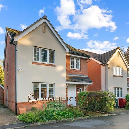 Spacious 5 Bed House In Reading By Amber Stays, Perfect For Business & Contractors, Sleeps 12! Экстерьер фото