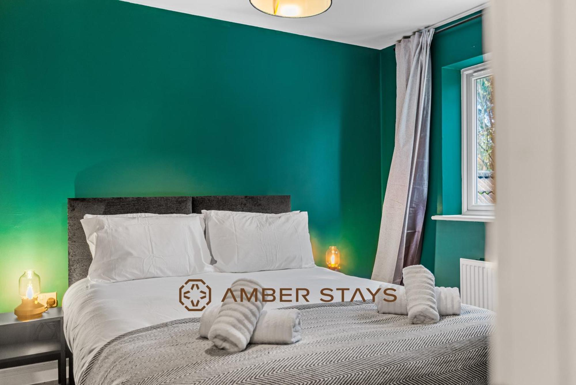 Spacious 5 Bed House In Reading By Amber Stays, Perfect For Business & Contractors, Sleeps 12! Экстерьер фото