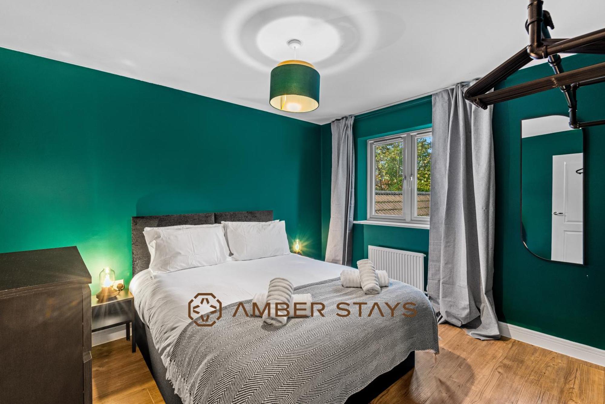 Spacious 5 Bed House In Reading By Amber Stays, Perfect For Business & Contractors, Sleeps 12! Экстерьер фото
