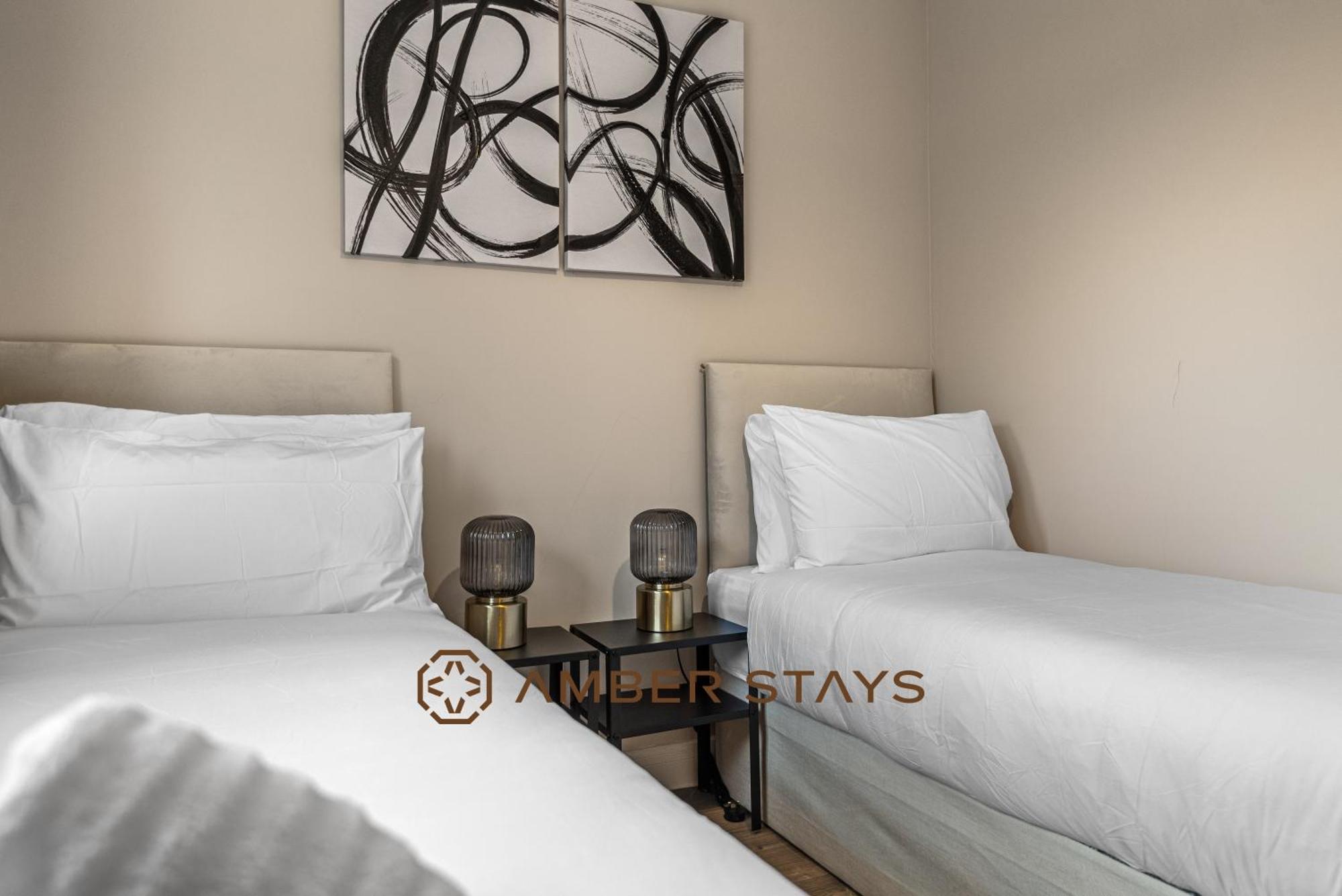 Spacious 5 Bed House In Reading By Amber Stays, Perfect For Business & Contractors, Sleeps 12! Экстерьер фото