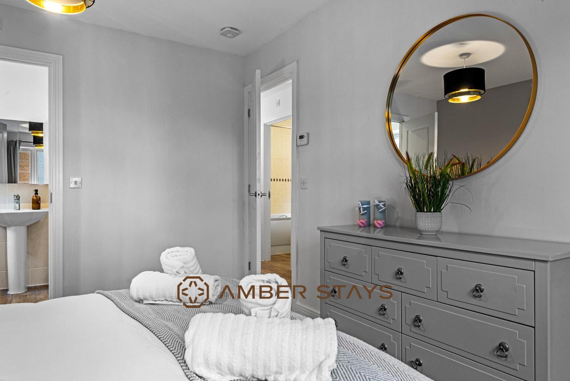 Spacious 5 Bed House In Reading By Amber Stays, Perfect For Business & Contractors, Sleeps 12! Экстерьер фото