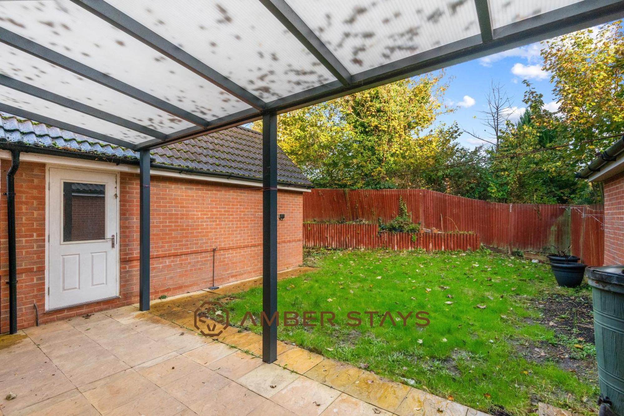 Spacious 5 Bed House In Reading By Amber Stays, Perfect For Business & Contractors, Sleeps 12! Экстерьер фото