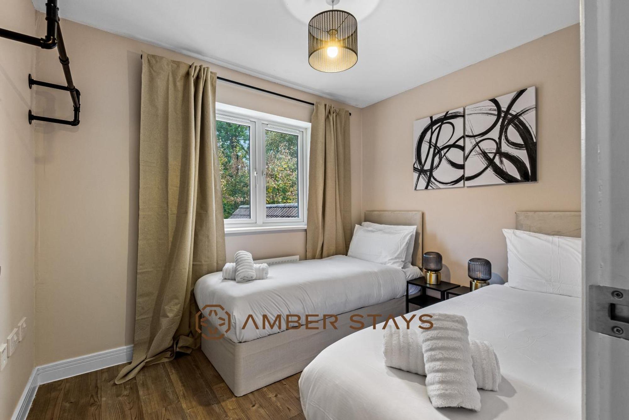 Spacious 5 Bed House In Reading By Amber Stays, Perfect For Business & Contractors, Sleeps 12! Экстерьер фото