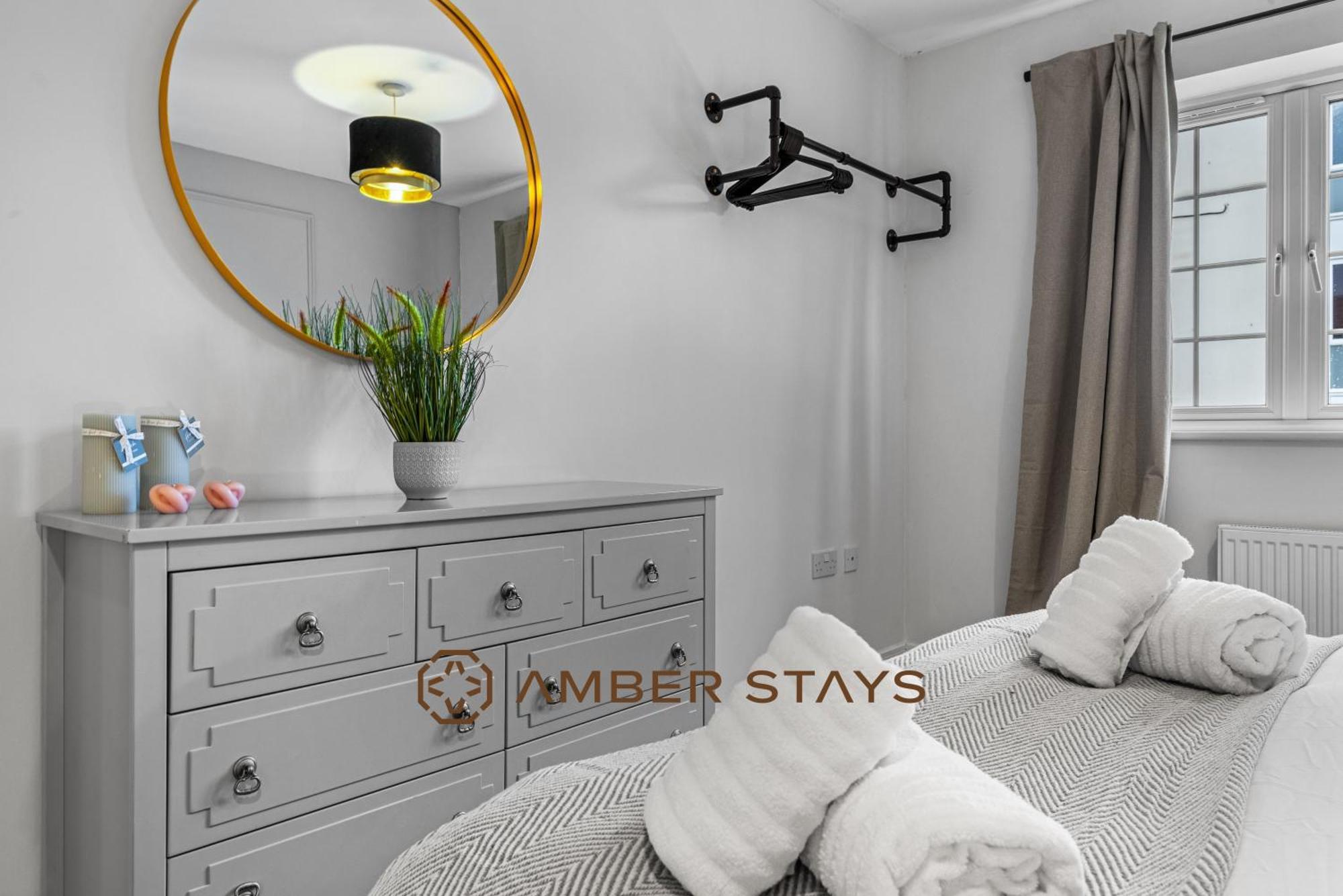 Spacious 5 Bed House In Reading By Amber Stays, Perfect For Business & Contractors, Sleeps 12! Экстерьер фото